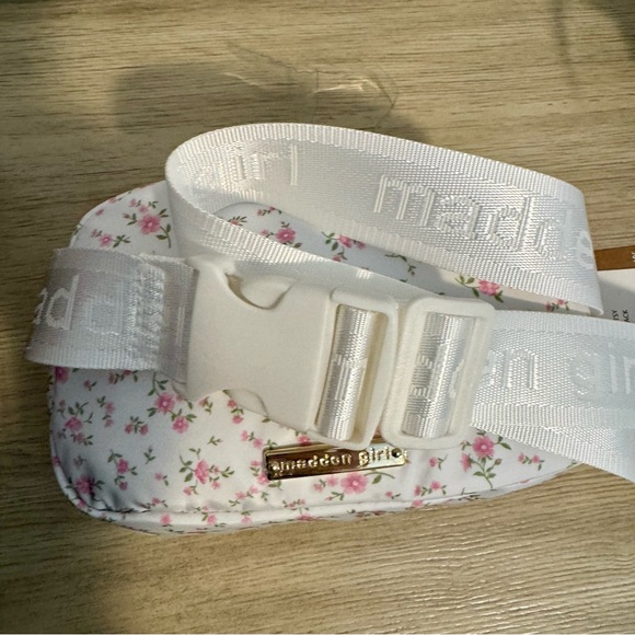 Madden Girl White and Pink Floral Fanny Pack Belt Bag - NEW - Picture 6 of 10